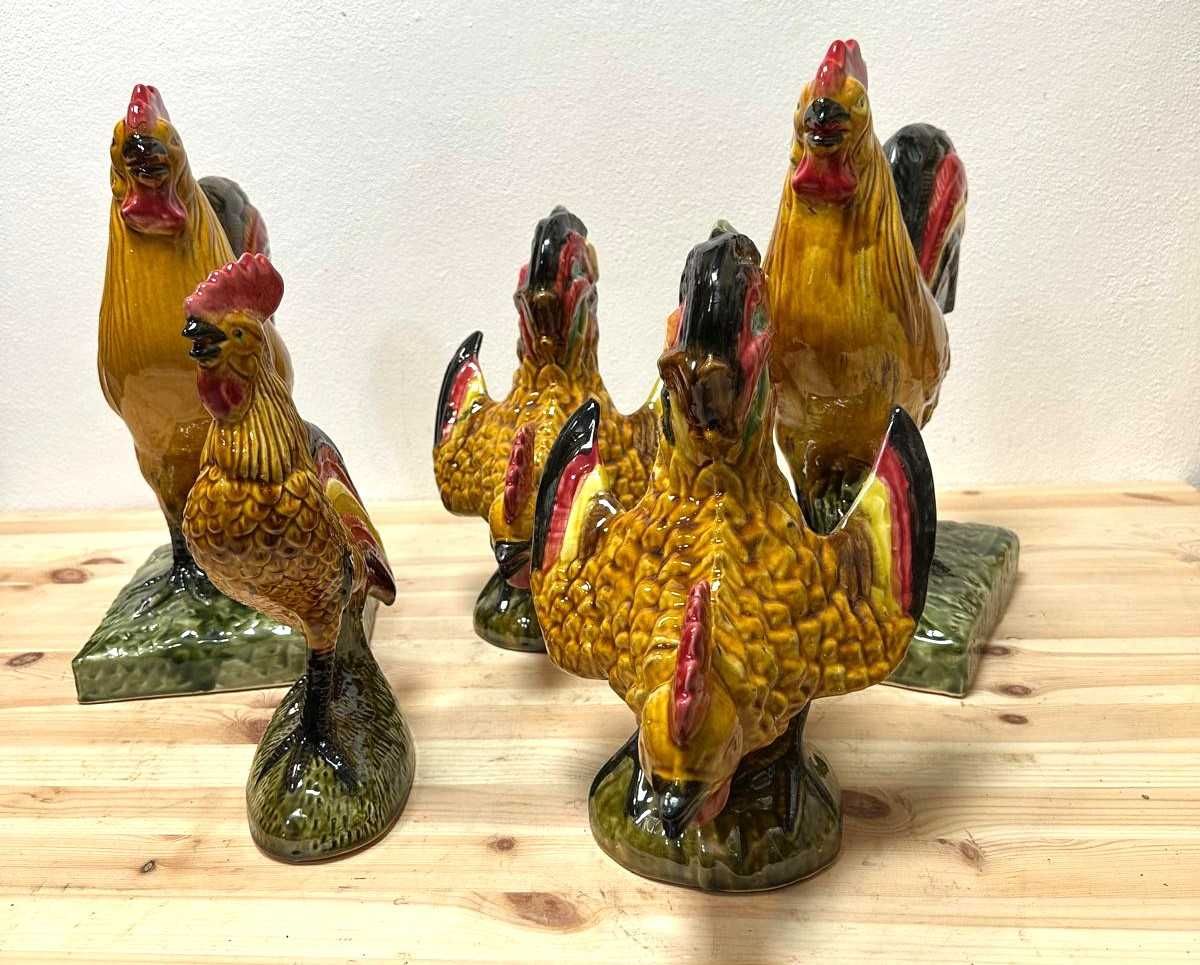 Galos em faiança tradicional de Caldas da Rainha