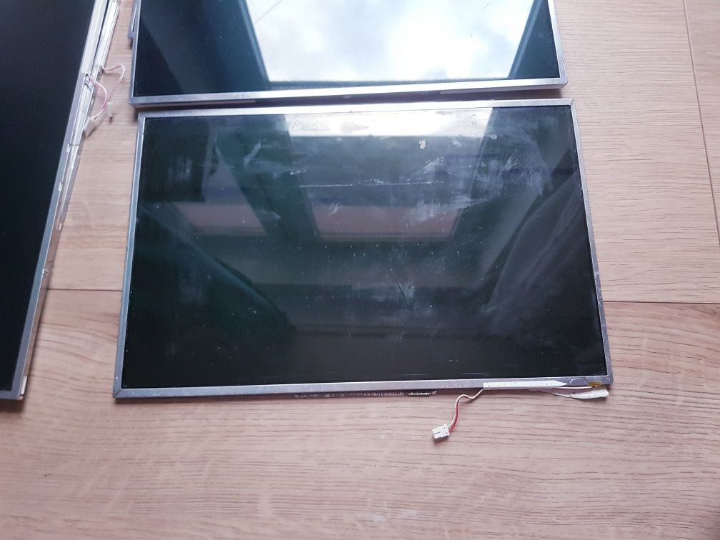 Sprzedam matrycy do laptopów 5 sztuk