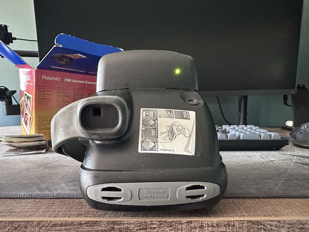 Polaroid 790 Instant Camera