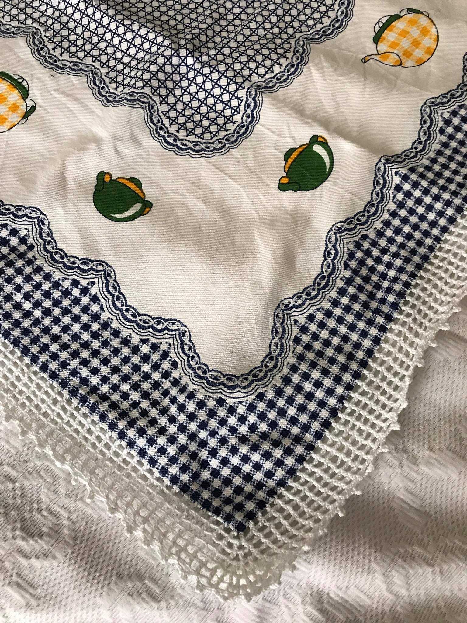 Toalha de Mesa com Renda