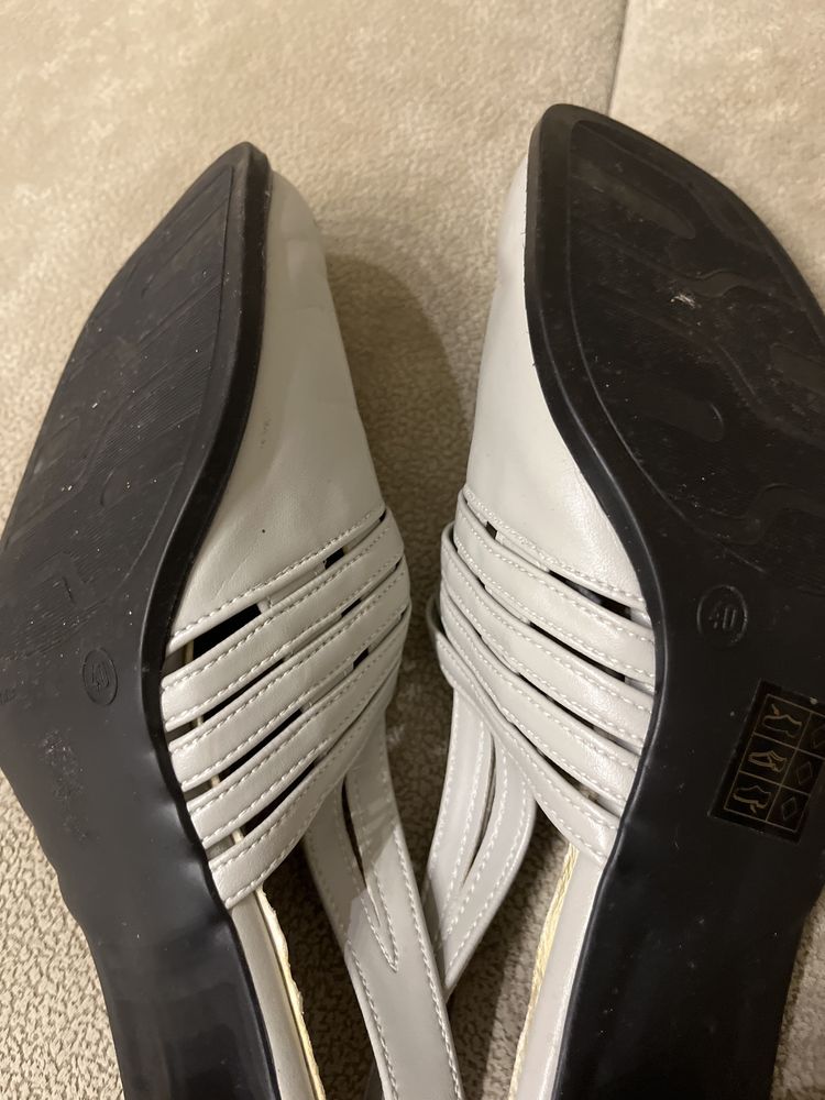 Buty obcas jasnoszare M. Opyrchał 39/40