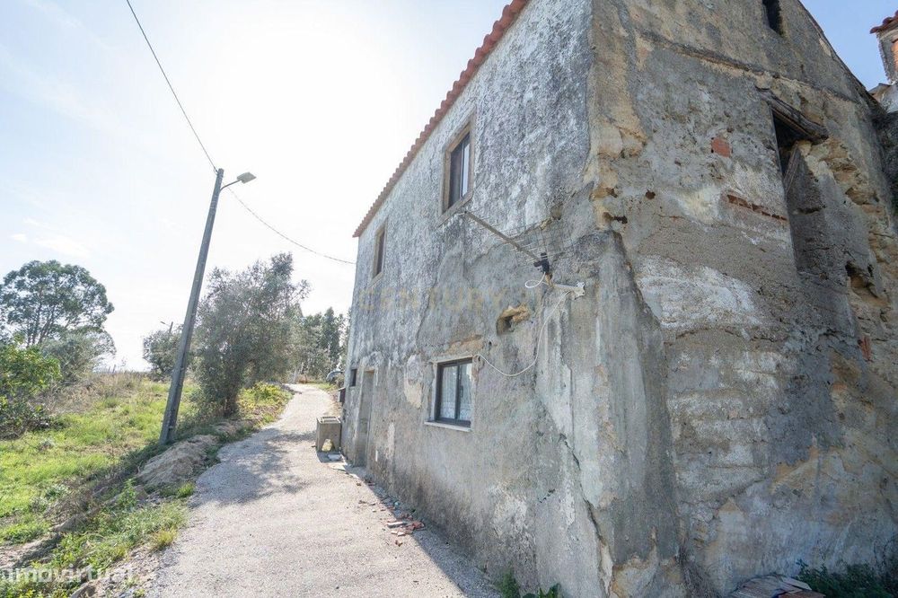 Moradia em Pedra com Potencial Único em Lamas – A 5 Minutos de Miranda