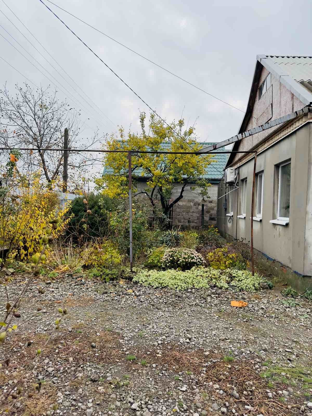 Продам крепкий кирпичный дом в городе Новомосковск.