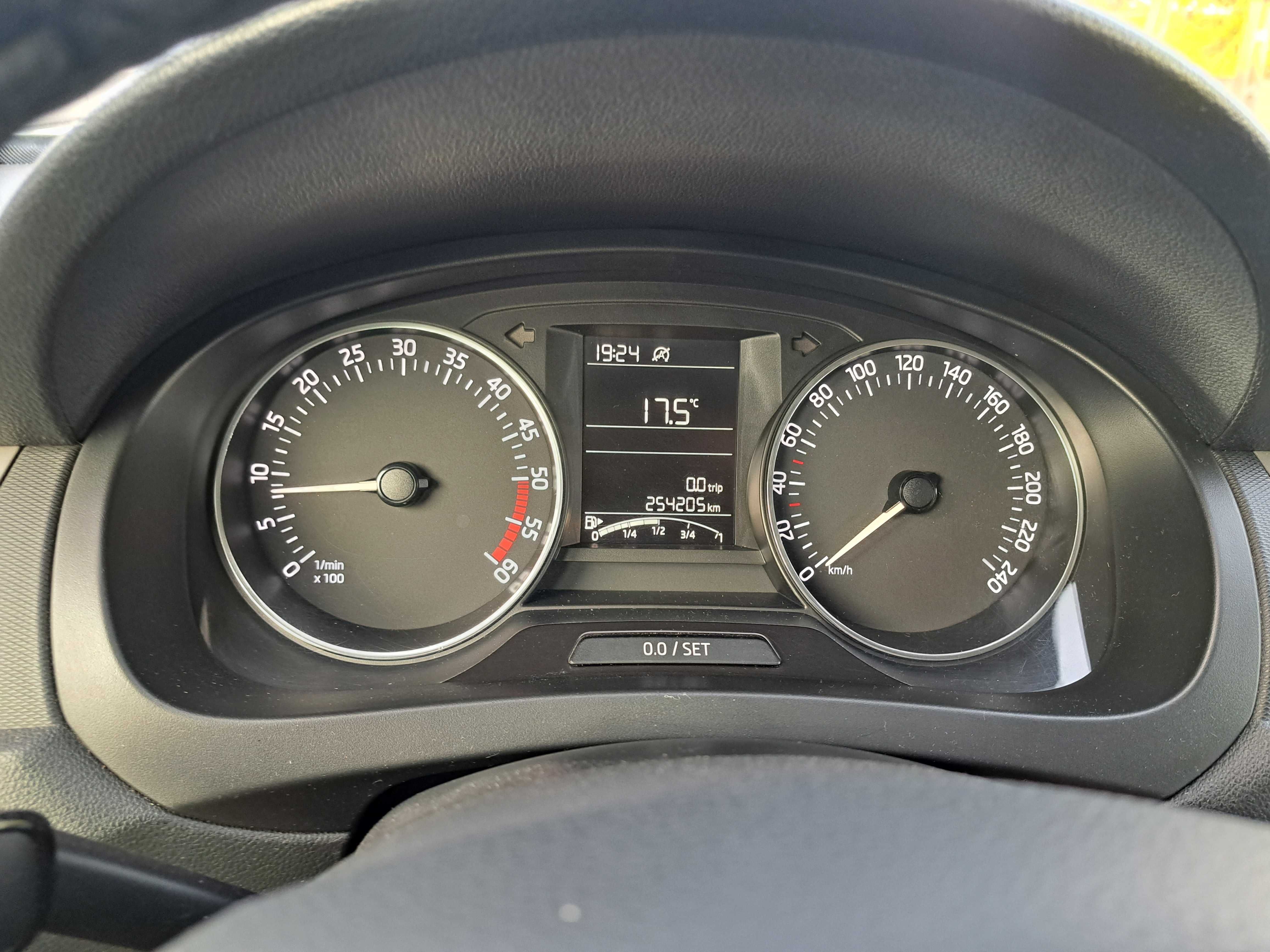 Sprzedam Skodę Rapid 1,4tdi w bardzo dobrej kondycji .