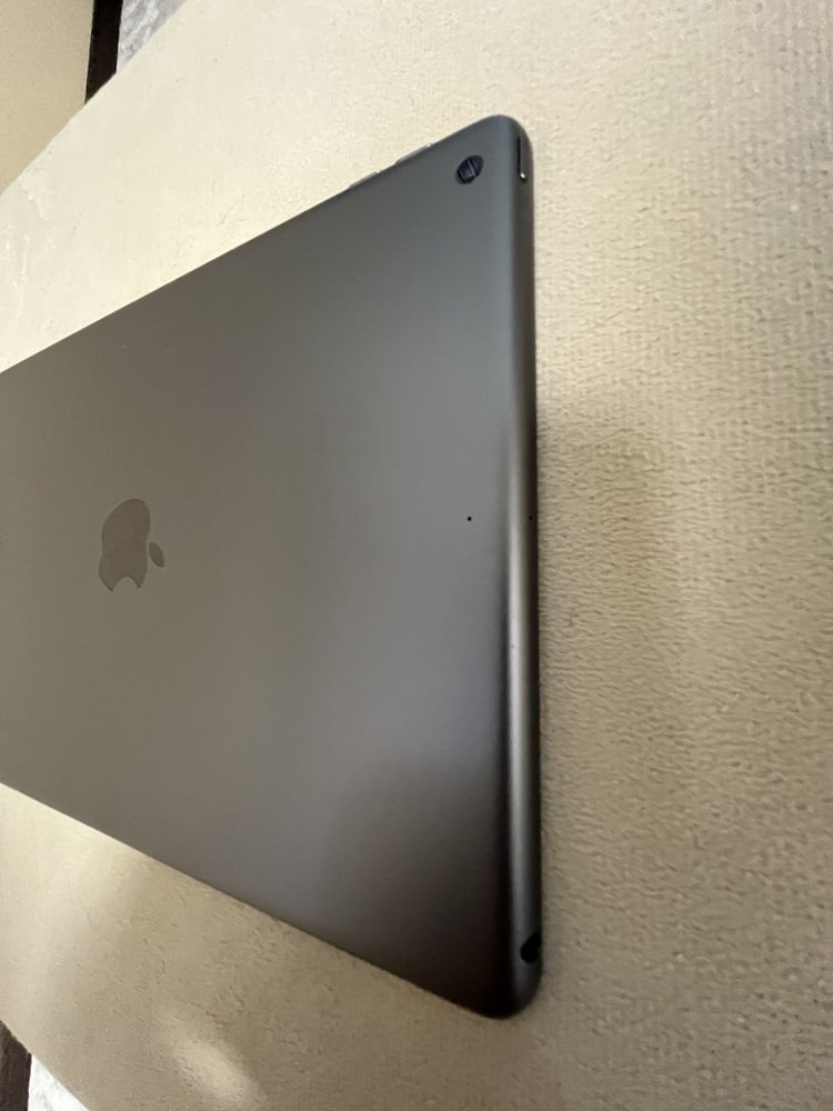 Планшет Apple iPad Wi-Fi 64 Gb , 9 покоління