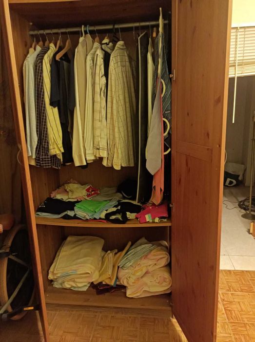 Roupeiro usado em bom estado