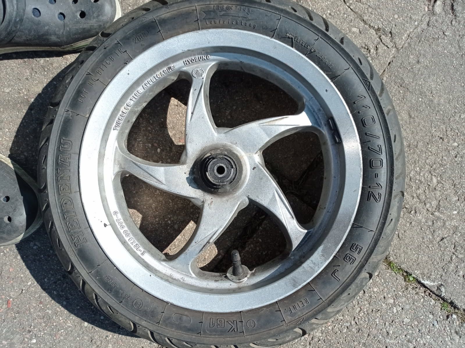 Opona do skutera motoru
