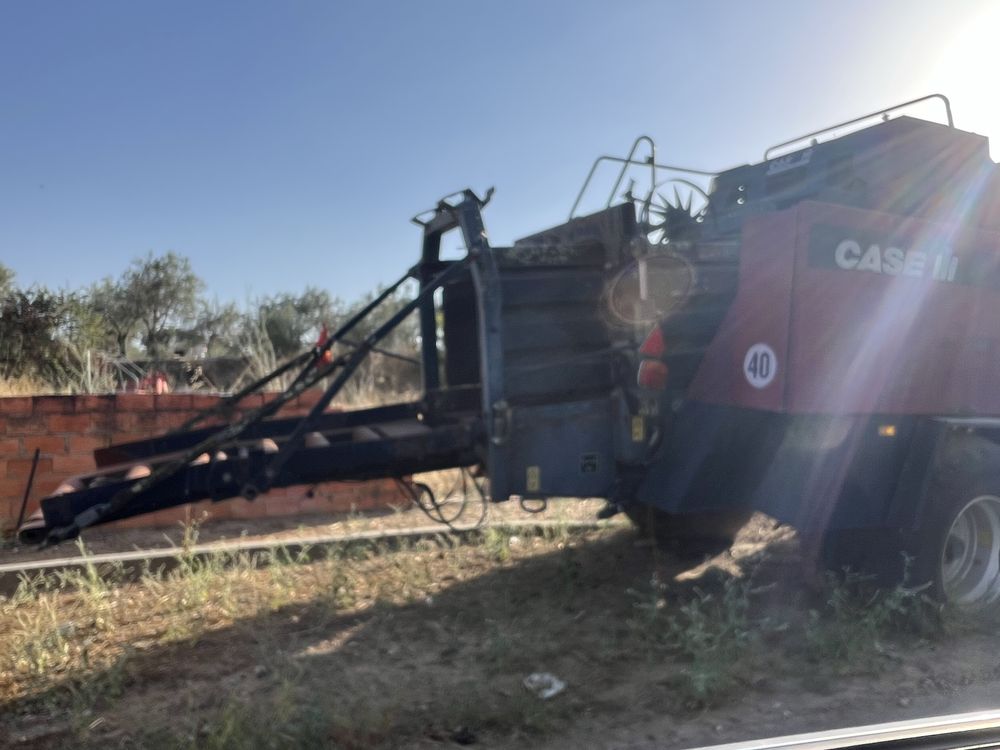 Trator John Deere 3650 + enfardadeira Case In