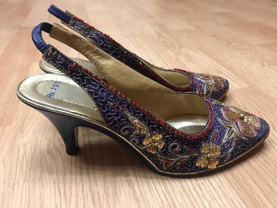 Босоножки натуральная кожа вышивка р.35-35,5 ст.22/23см детские