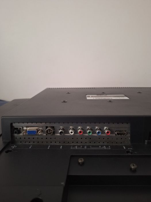 Tv BEKO 26" em bom estado, vem com suporte para pendurar na parede