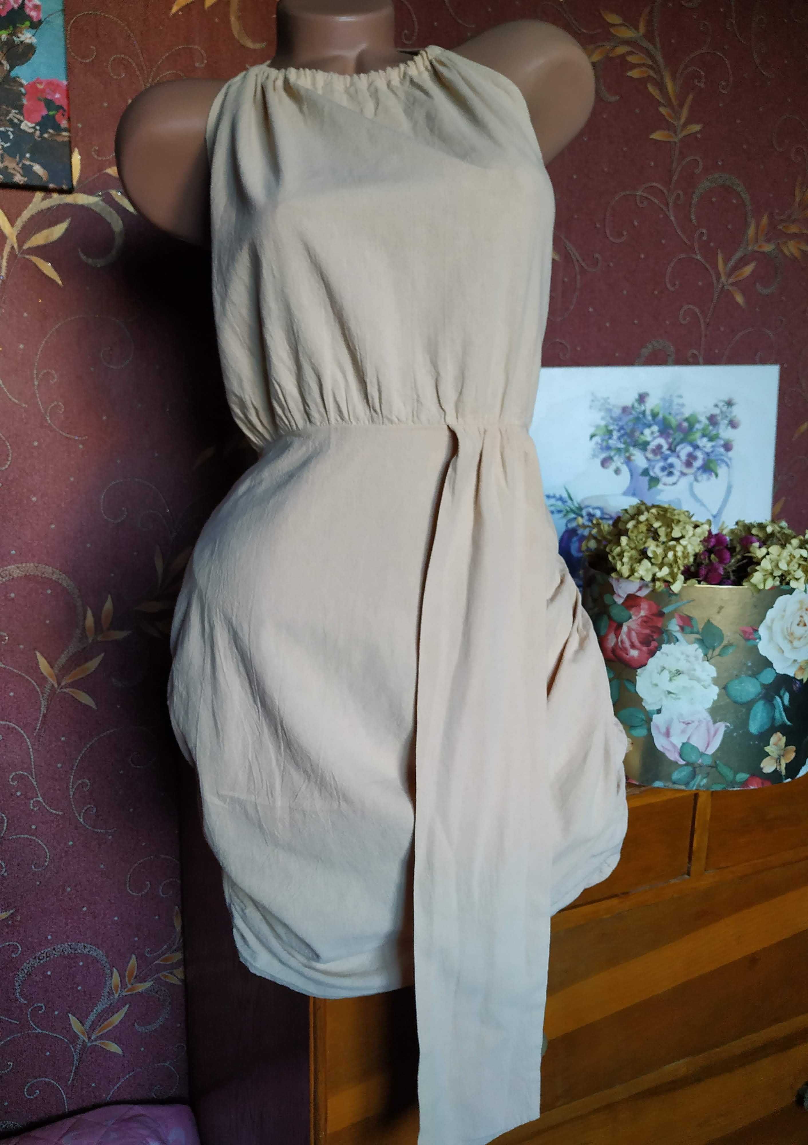 Бежева коротка сукня з відкритими плечима від prettylittlething