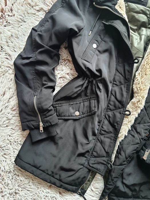 Czarna ciepła kurtka Bershka S/36