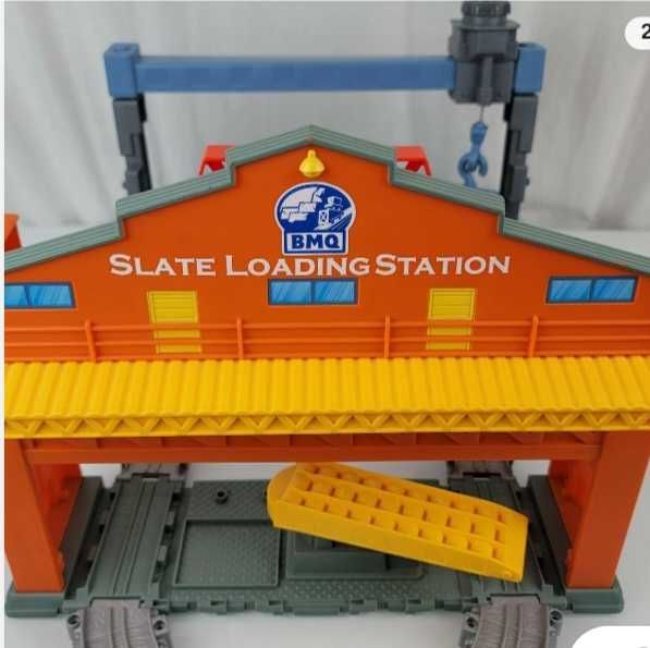 Comboio Thomas slate loading statuon