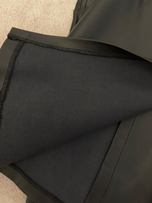 Шкіряна спідниця