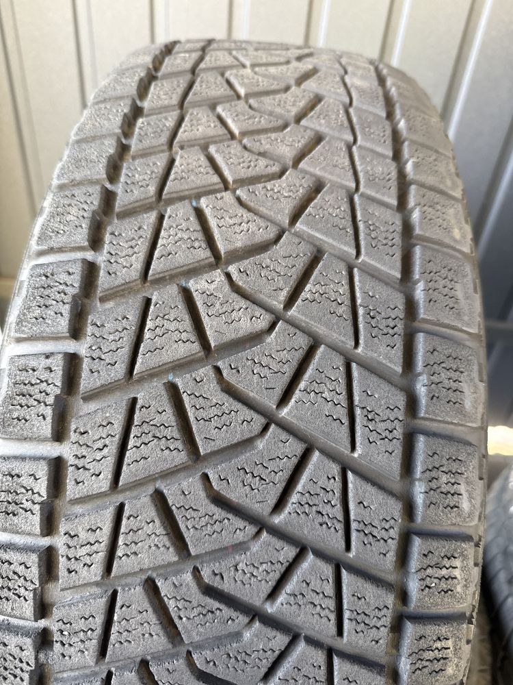 Шини резина 235/65/17 r17 Bridgestone пара зимні