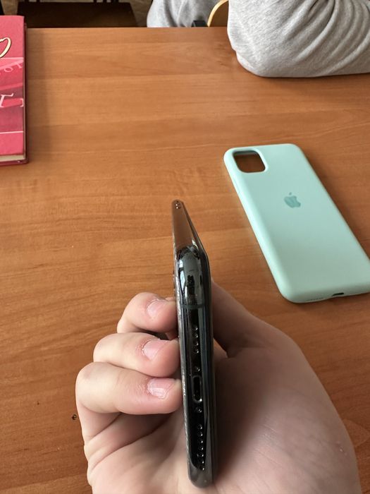 продам iphone 11 pro max на 6/256gb