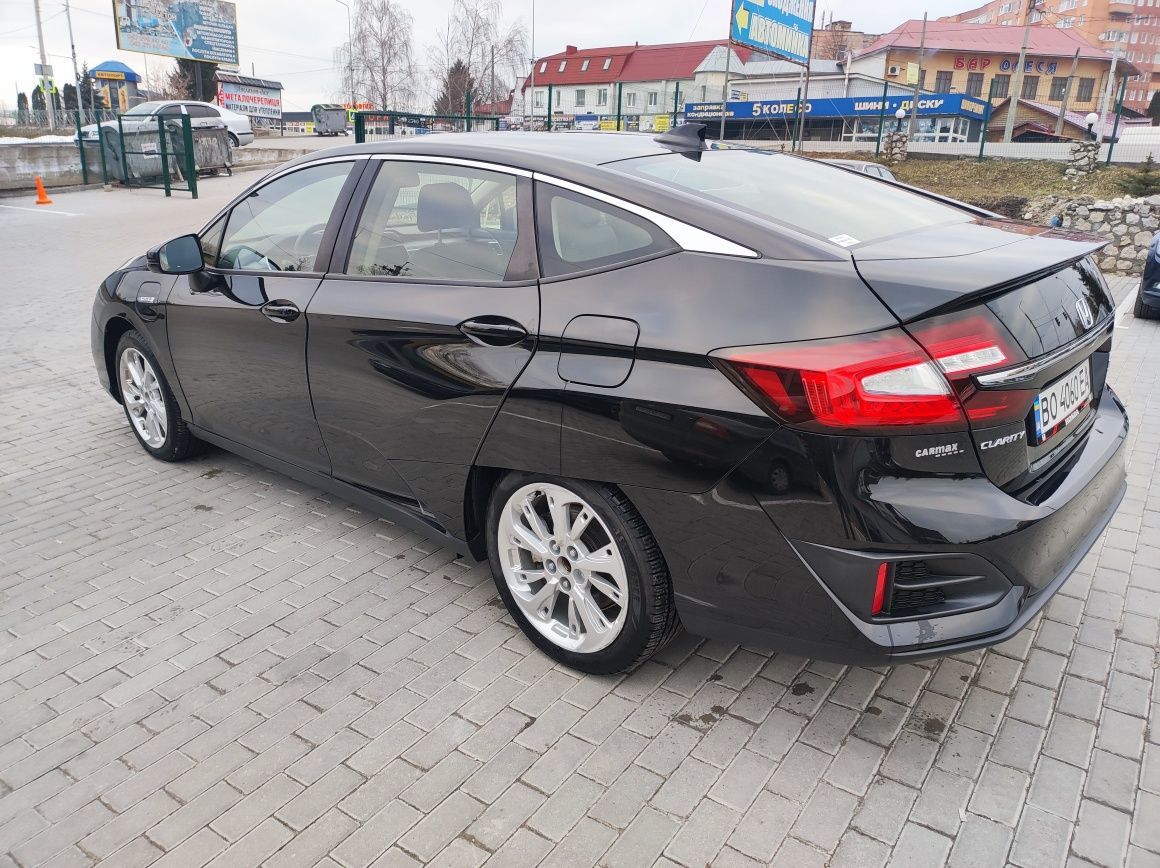 Honda Clarity Turning