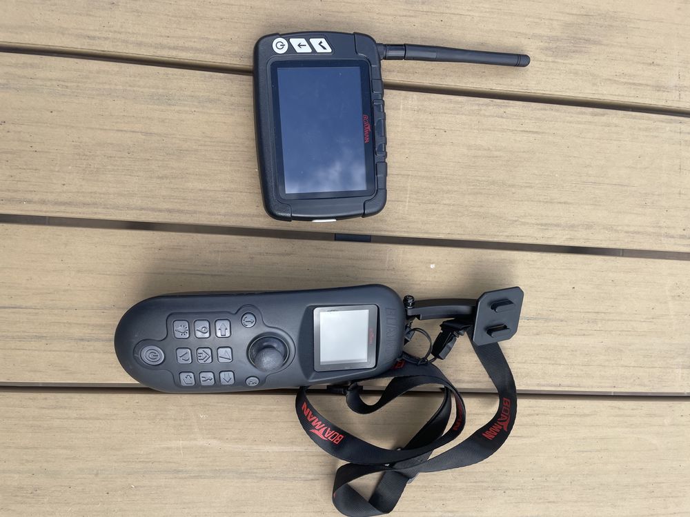 łódeczka zanętowa Boatman Actor pro MK4i camo GPS+echosonda sn 2.2