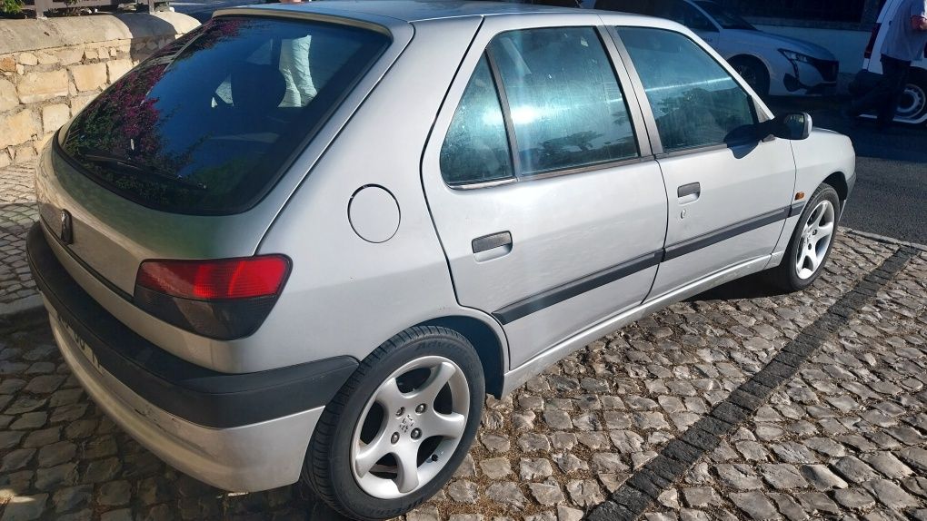 VENDE OU TROCO POR SECUTER  600 OU 750   VALOR 2,500 EUROS