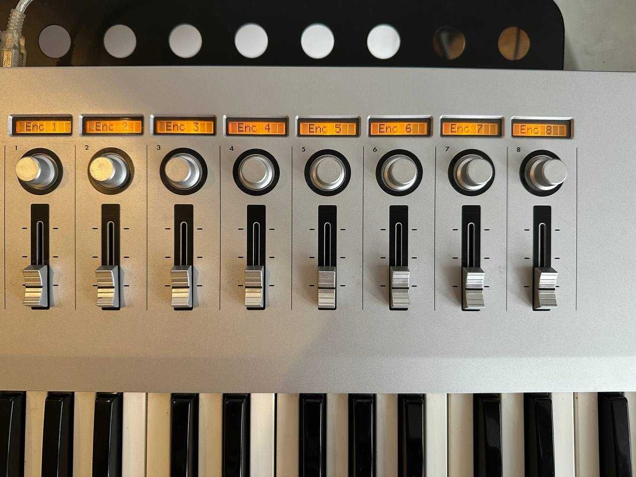 KORG Kontrol 49 MIDI Keyboard