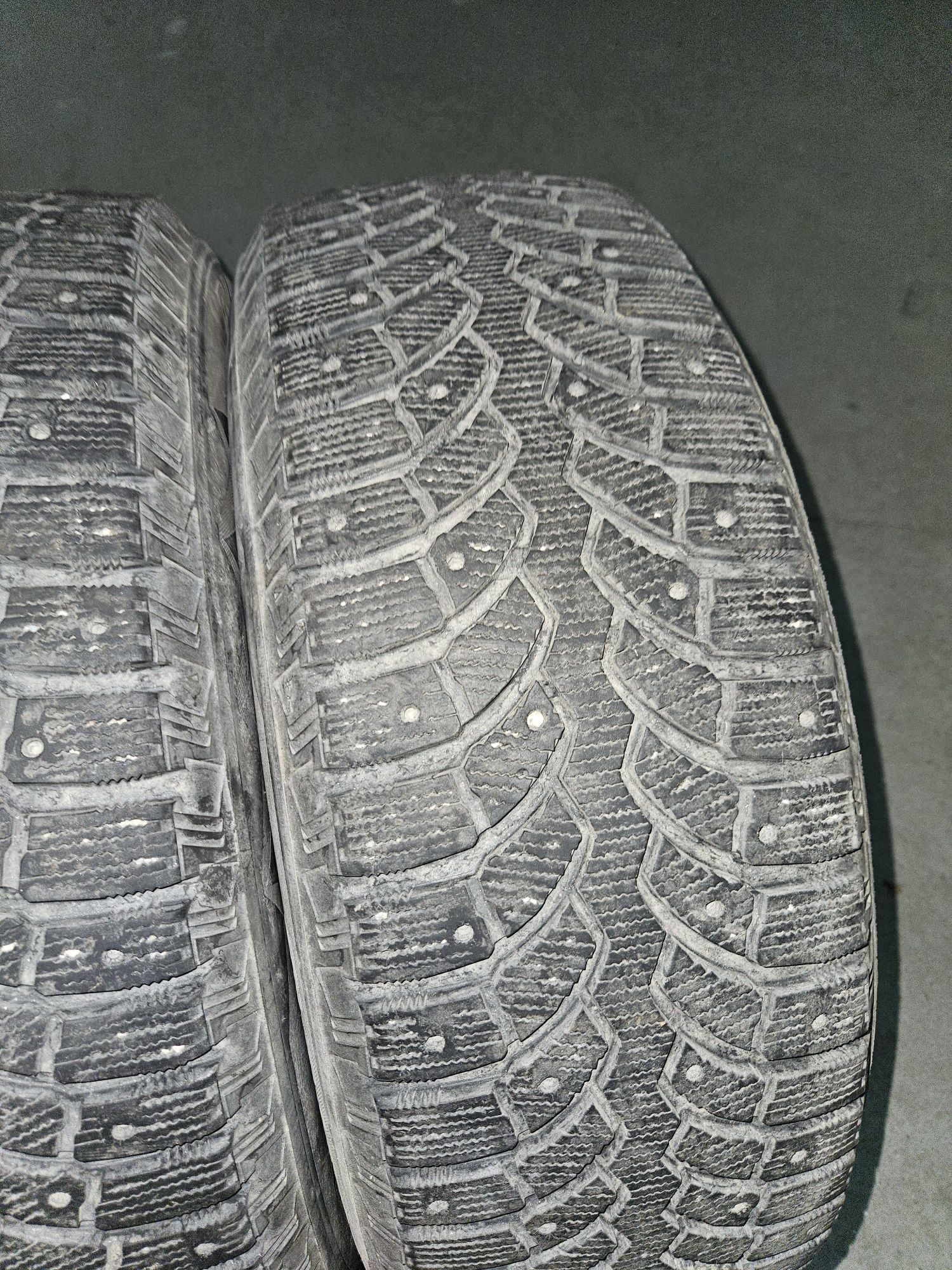 Sprzedam opony zimowe  Bridgestone  235/65R17