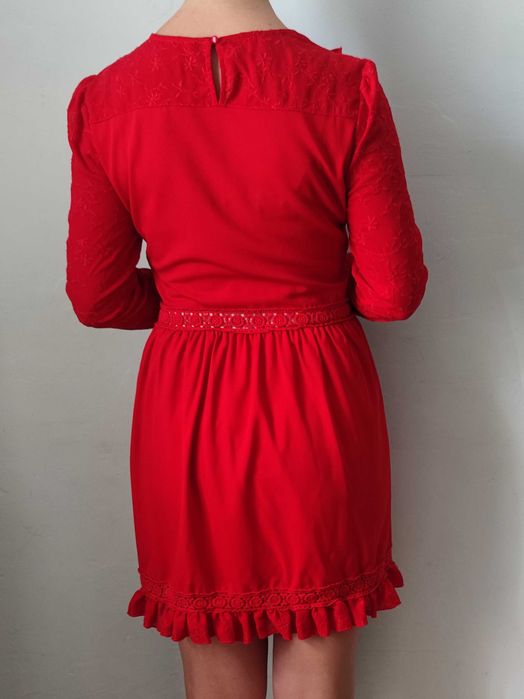 Czerwona sukienka midi koktajlowa falbany koronka H&M M