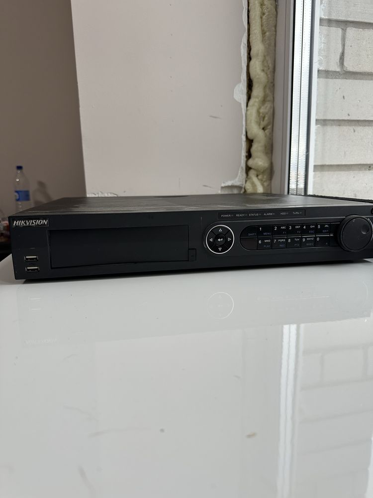 Відеореєстратор з PoE Hikvision DS-7716NI-E4-16P