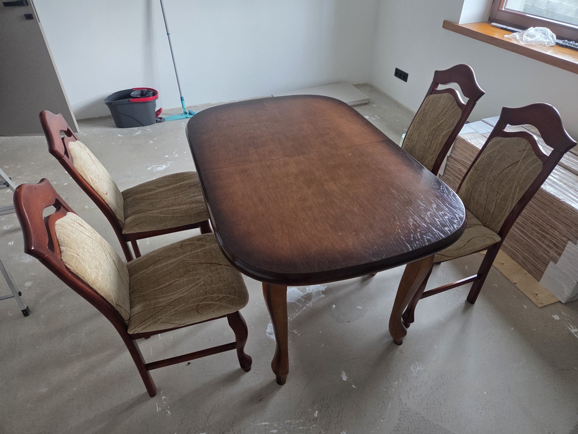 Stół drewniany rozkladany 140/220x90 wraz z krzesłami