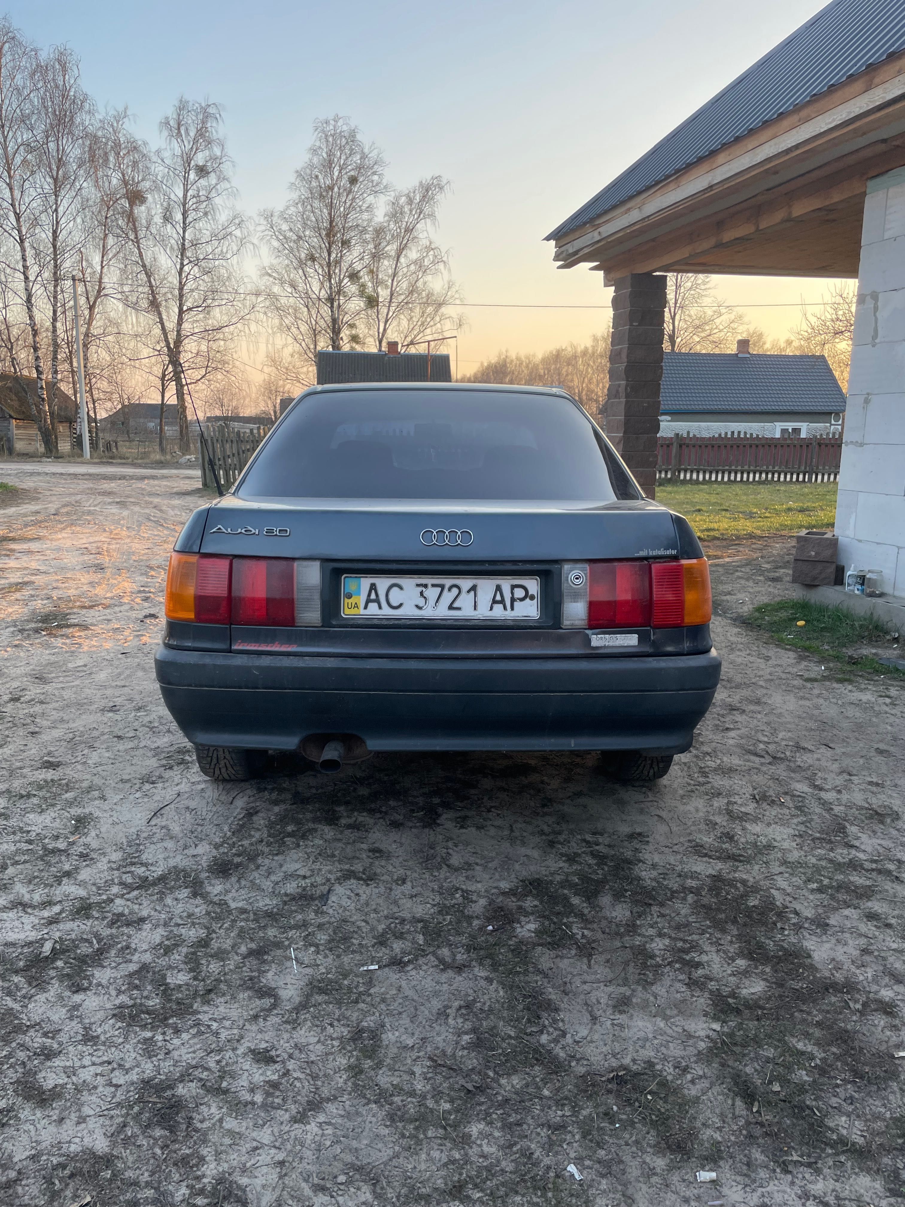 Автомобіль Audi 80