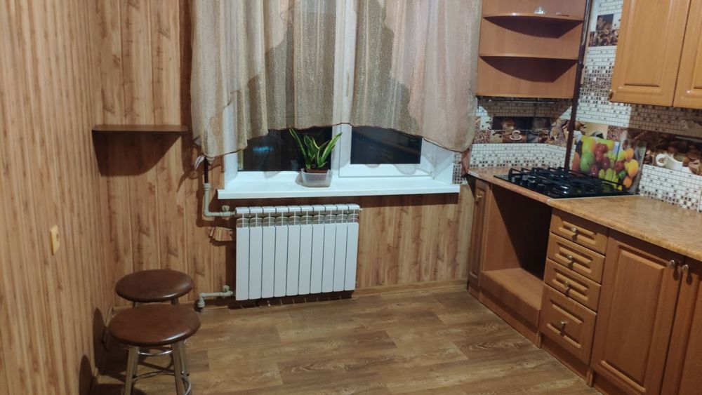 Квартира 3-х кімнатна, меблірована, с битовою технікою