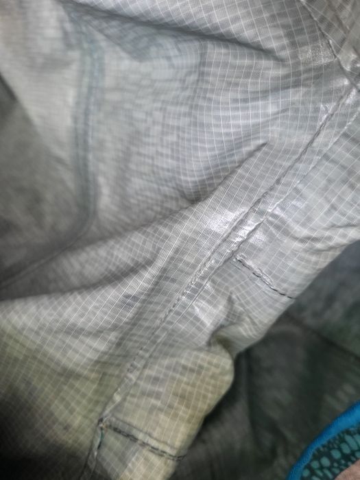 Cienka kurtka przeciwdeszczowa