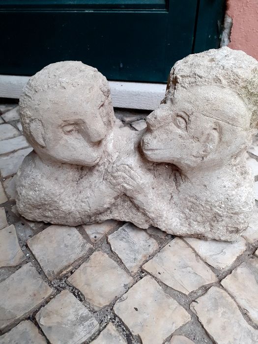 Cabeças  de macaco de pedra para coleção