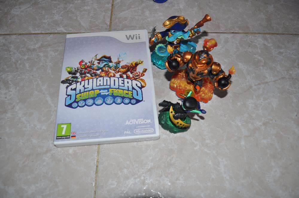 Skylanders Swap force WII: Portal + figuras