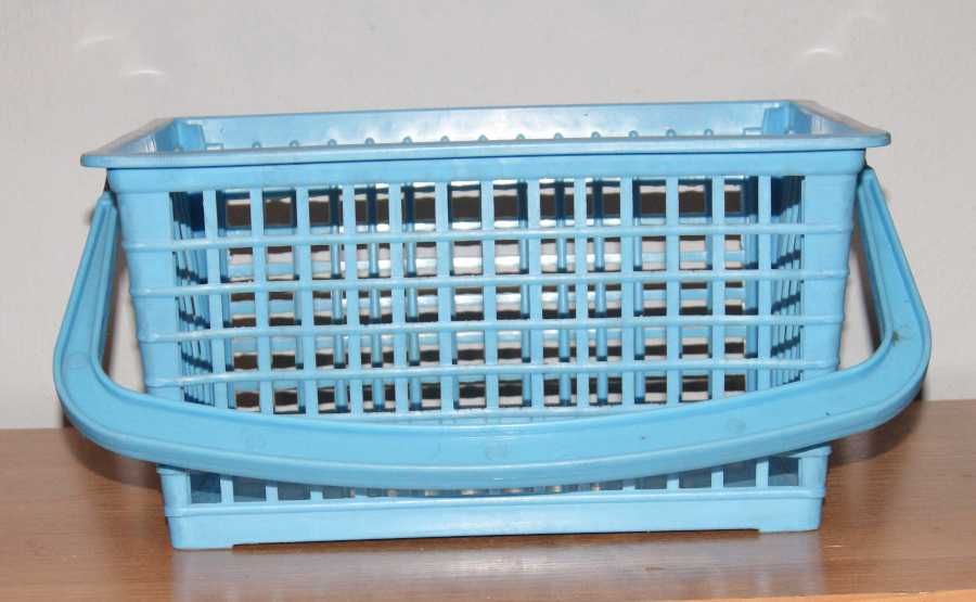 Koszyk plastikowy z rączką niebieski PRL