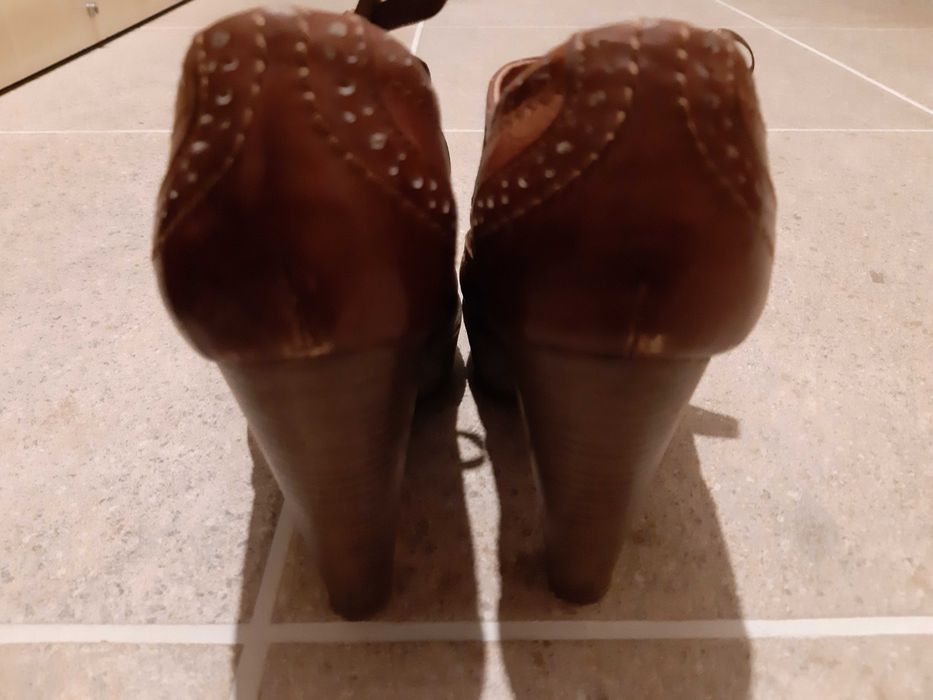 Sapato de salto alto "Tapadas"