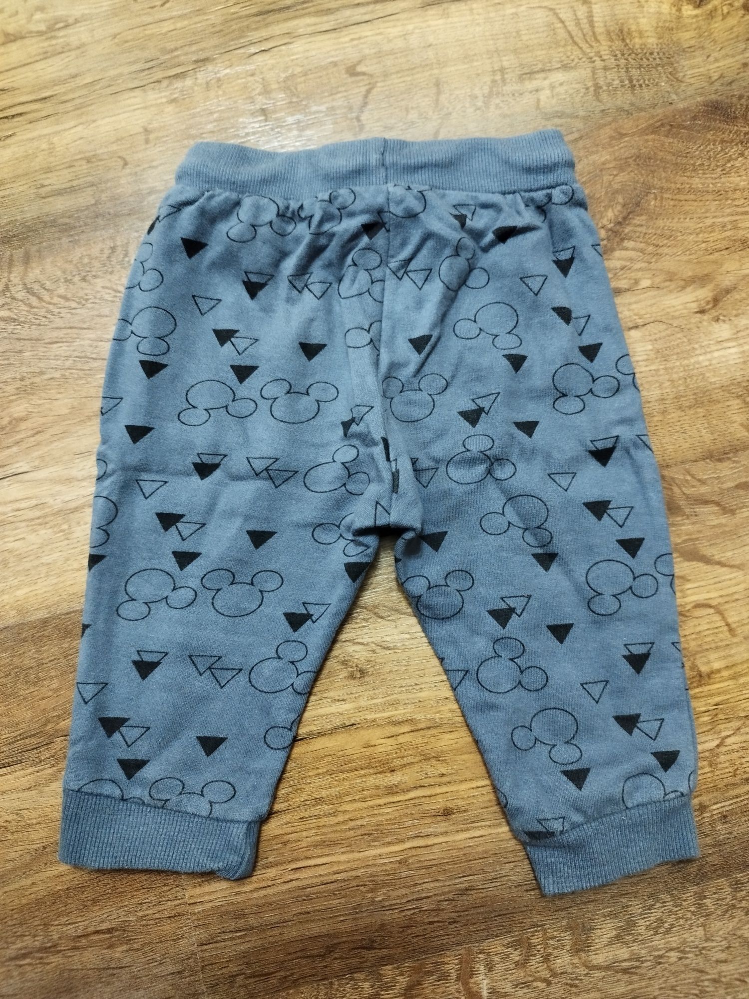 Dwie pary spodni dla chłopca Mickey Mouse R. 68/74