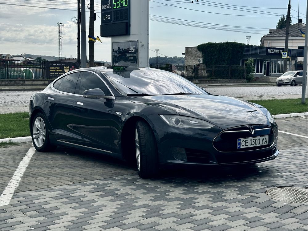 Продаю Tesla Model S 2015 Чернівці Повний Привід 70D