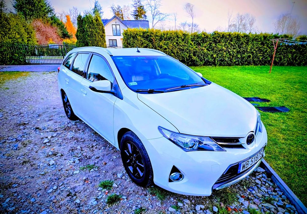 Toyota Auris Toyota AURIS II Touring Sports  KOMBI E18 1.8 HYBRYDA + LPG 2013 ROK
