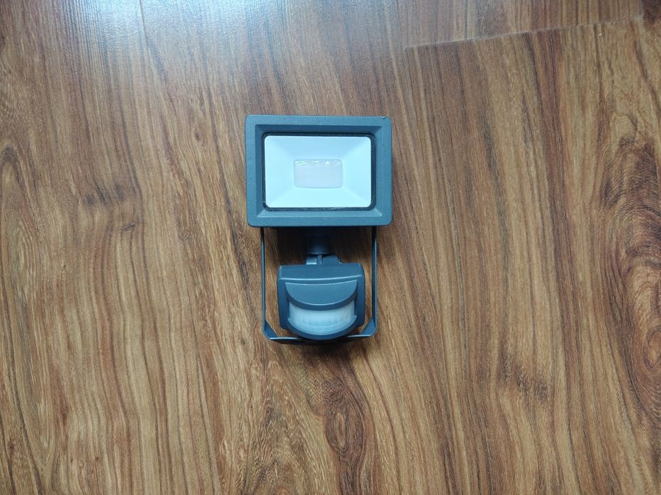 Naswietlacz, halogen LED 10W z czujnikiem ruchu