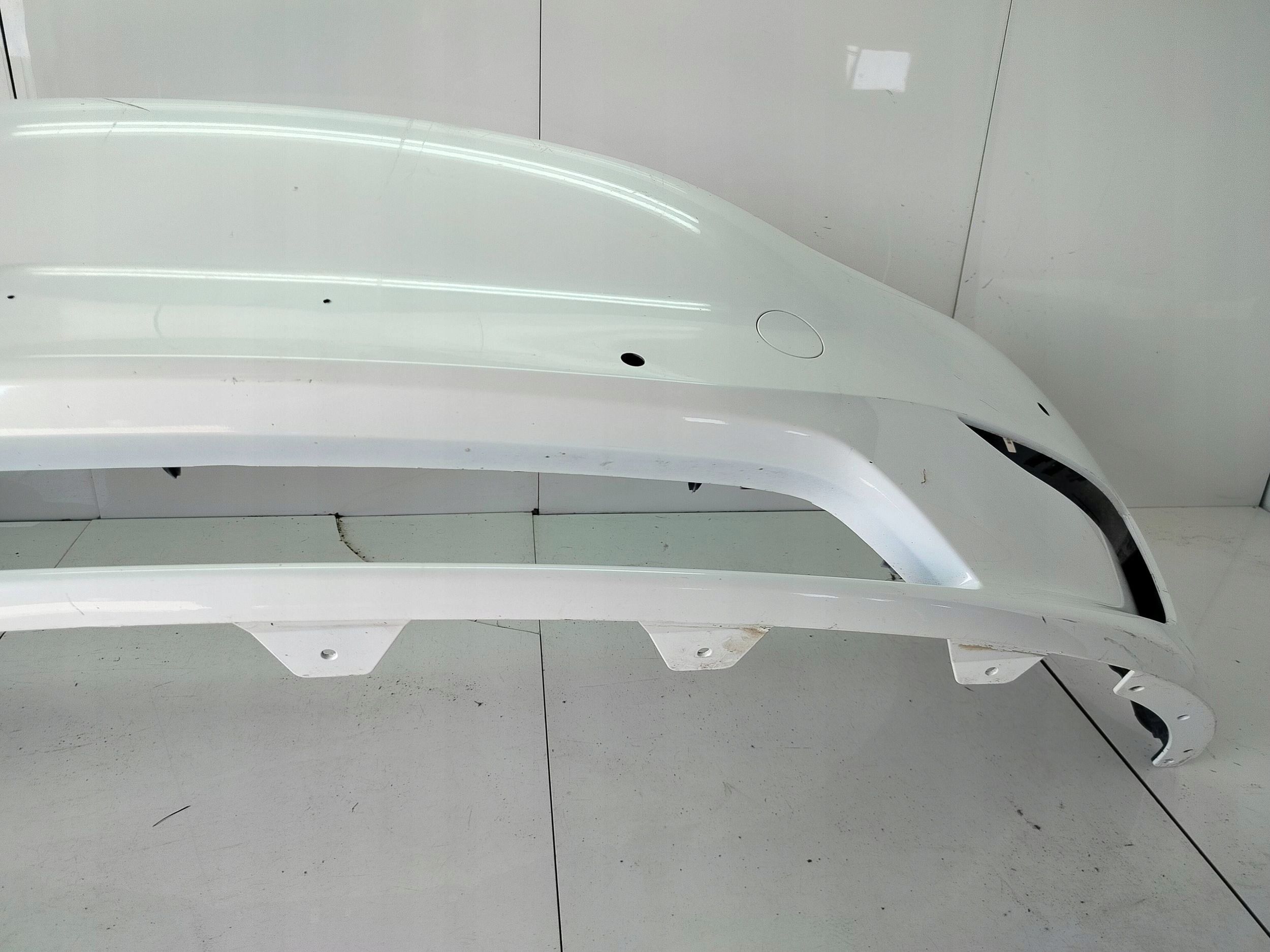Tesla model Y 2020  z przodu zderzak przedni