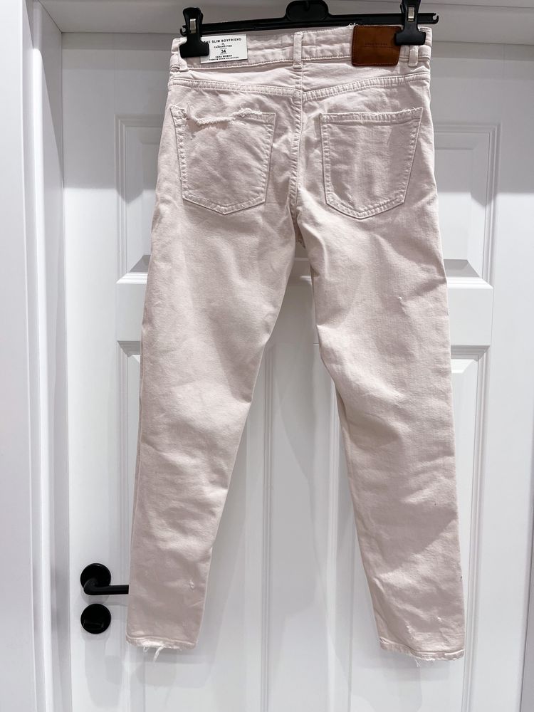 ZARA pudrowy róż spodnie jeansy z dziurami przetarciami boyfriend 34