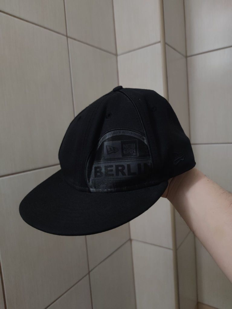 Czapka New Era czarna Berlin Germany niemcy classic sport retro drip p