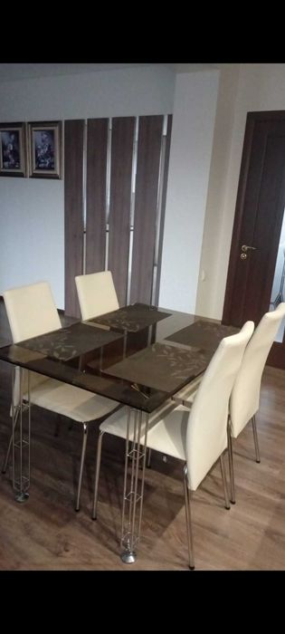 Продам стільці в ідеальному стані, оббивка кожзам