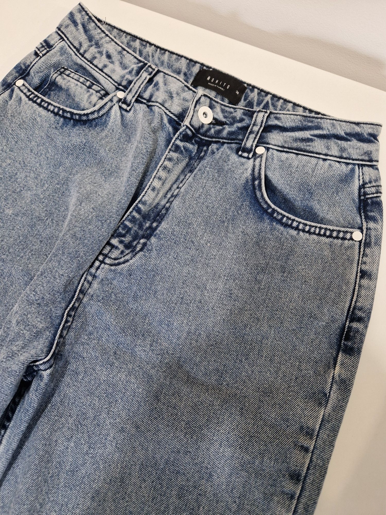 Spodnie jeansowe firmy Mohito rozm. 36