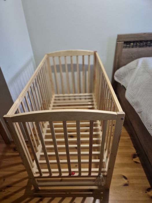 Łóżeczko z materacem