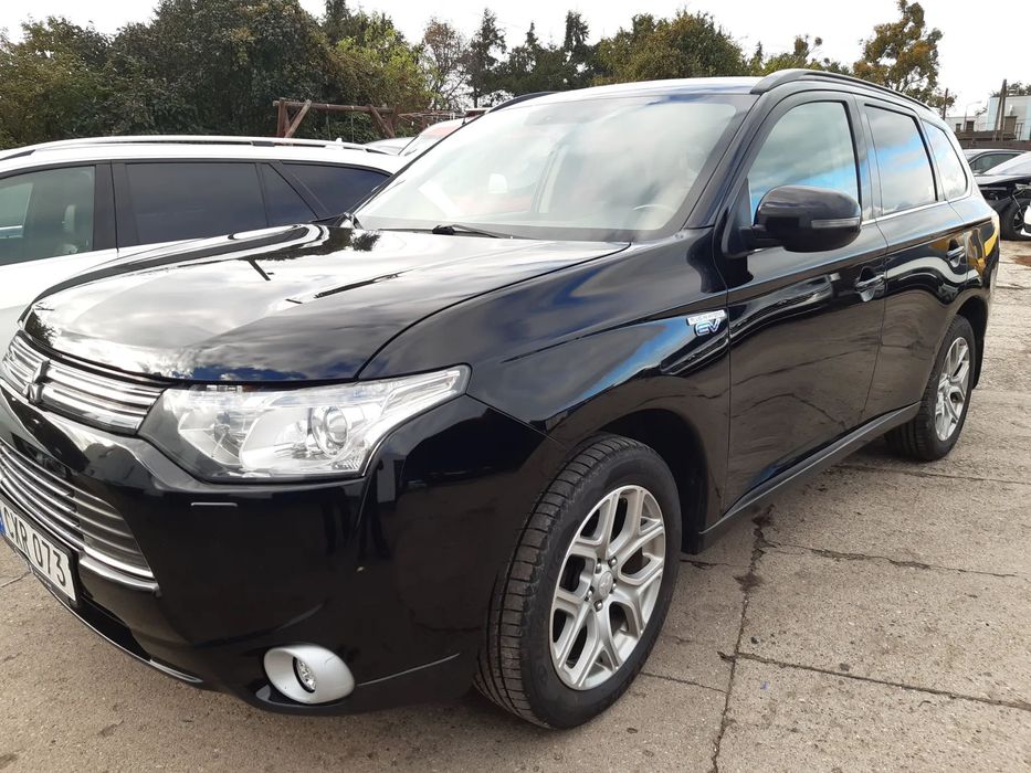 Mitsubishi Outlander PHEV Navi skóra 4x4