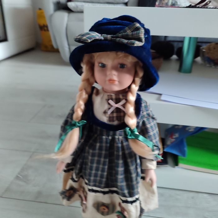 S lalkę z porcelany 43 cm, stan idealny