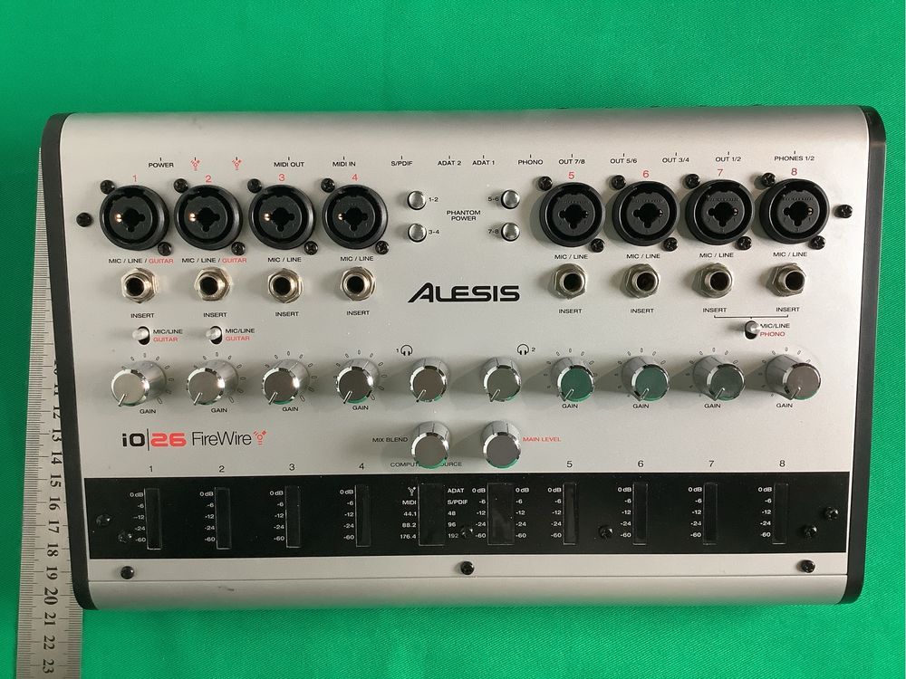 Alesis IO26 аудіо інтерфейс