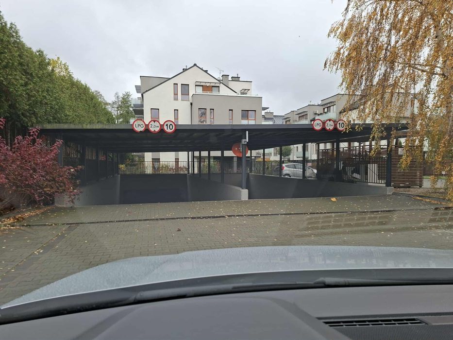 Miejsce postojowe w garażu poddziemnym