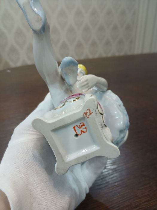 Розпродаж. Антикварна фарфорова статуетка часів СРСР